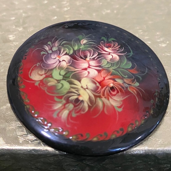 Vintage Russian Lacquer Brooch Pin Signed Floral Hand Painted Round Folk Art - Picture 3 of 6